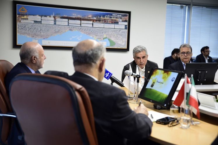 جلسه مشترک  وزیر نفت عراق به همراه بیژن زنگنه وزیر نفت در شرکت طراحی و مهندسی صنایع انرژی( EIED)