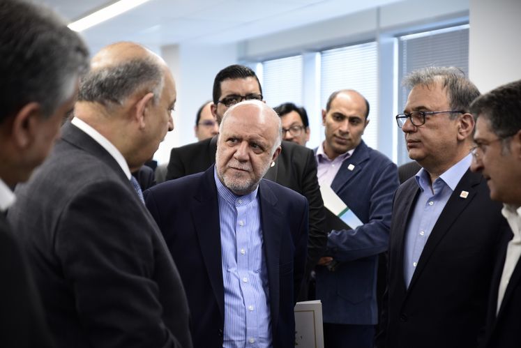 بازدیدثامر غضبان، وزیر نفت عراق به همراه بیژن زنگنه وزیر نفت از شرکت طراحی و مهندسی صنایع انرژی( EIED)