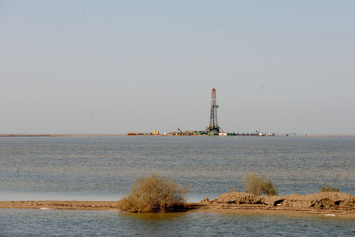 Iran Cuts Oil Output in West Karoon to Address Environmental Concerns