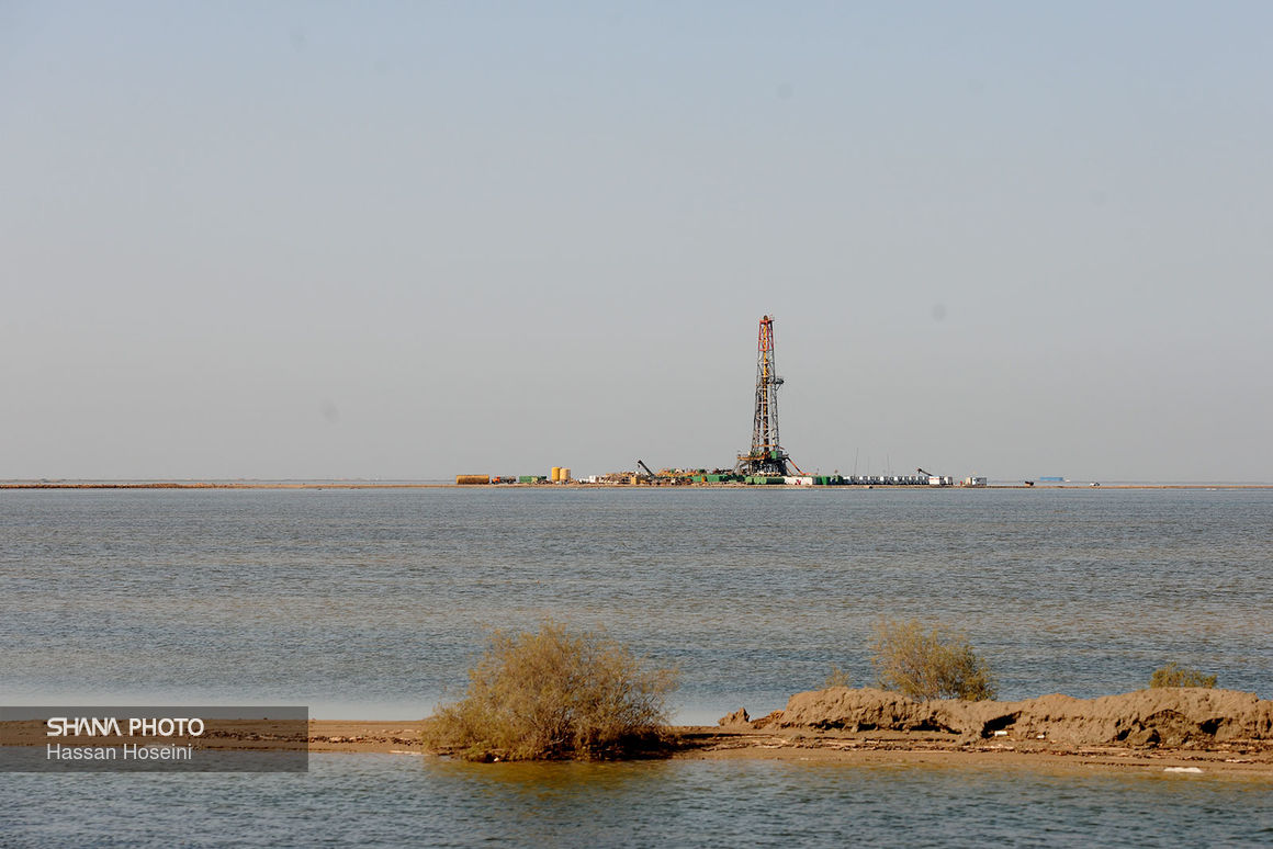 Iran Cuts Oil Output in West Karoon to Address Environmental Concerns
