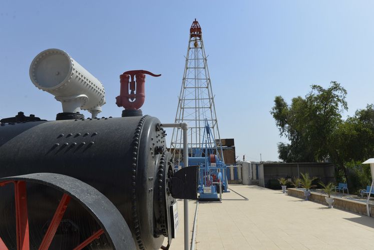 چاه شماره یک نام نخستین چاه نفت خاورمیانه است که در منطقه مسجد سلیمان در استان خوزستان قرار دارد. 
