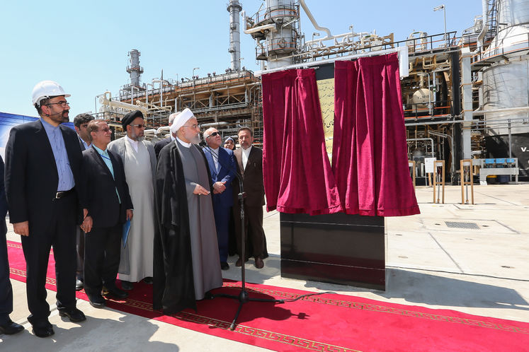 افتتاح طرح‌های توسعه‌ای پالایشگاه نفت تبریز با حضور رئیس جمهوری