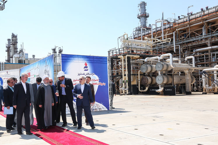 افتتاح طرح‌های توسعه‌ای پالایشگاه نفت تبریز با حضور رئیس جمهوری