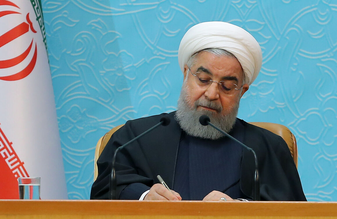 Rouhani Signs off on Downstream Industries Support Act