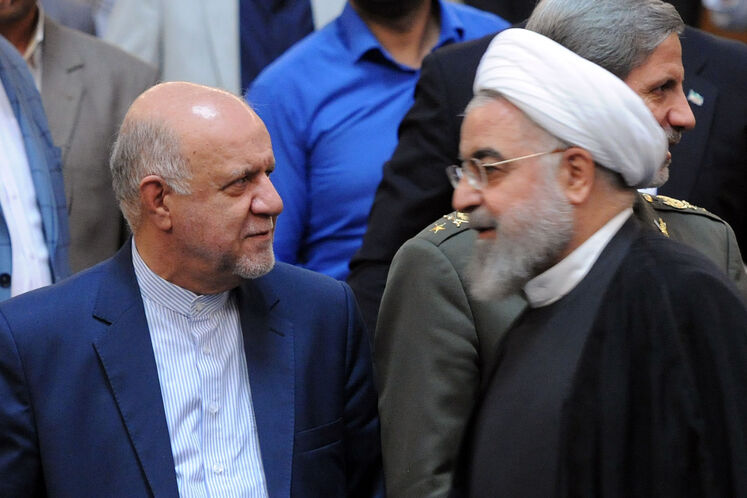 از راست به چپ: دکتر حسن روحانی، رئیس جمهوری و بیژن زنگنه، وزیر نفت