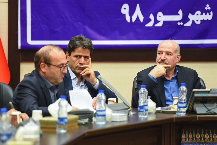 از راست به چپ: حسن منتظرتربتی، مدیرعامل شرکت ملی گاز ایران، سعید مومنی، مدیر گازرسانی شرکت ملی گاز ایران