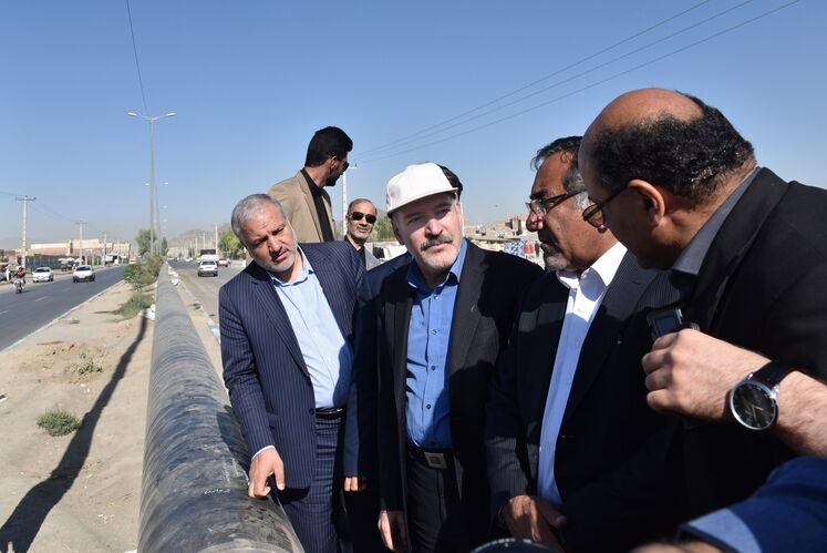 از راست به چپ: رضا پنجابی، مدیرعامل شرکت گاز استان سیستان و بلوچستان- یار محمد زهی، نماینده مردم زاهدان در مجلس شورای اسلامی-  حسن منتظرتربتی، مدیرعامل شرکت ملی گاز ایران- احمدعلی موهبتی، استاندار سیستان و بلوچستان-
