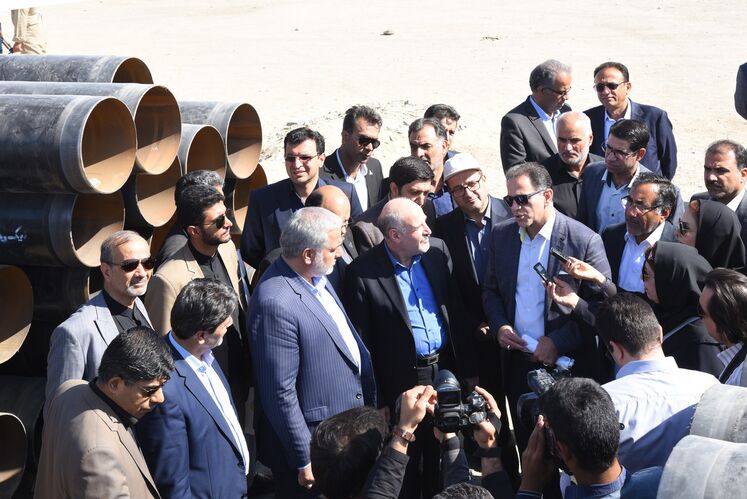 بازدید حسن منتظرتربتی، مدیرعامل شرکت ملی گاز ایران، احمدعلی موهبتی استاندار سیستان و بلوچستان، یارمحمد زهی، نماینده مردم زاهدان در مجلس شورای اسلامی، مدیران شرکتهای گاز استانی معین و فرمانداران شهرهای استان سیستان و بلوچستان از روند گاز رسانی به منطقه شیرآباد واقع در شمال شرق شهر زاهدان