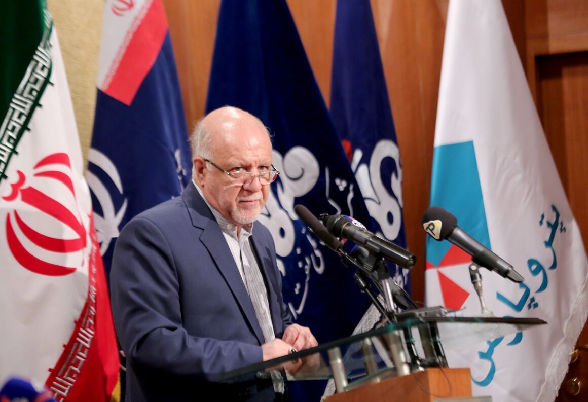 زنگنه: تحریمها صنعت نفت را متوقف نکرده است؛ ما زندهایم زنگنه: تحریمها صنعت نفت را متوقف نکرده است؛ ما زندهایم