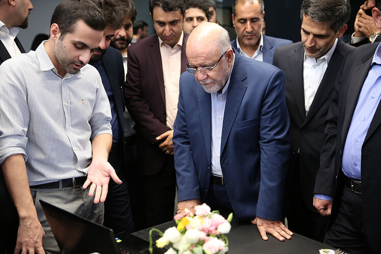 بازدید وزیر نفت از ۲ کارخانه‌ نوآوری در غرب تهران