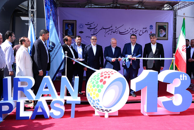 آیین گشایش رسمی سیزدهمین نمایشگاه بین‌المللی ایران‌پلاست توسط بیژن زنگنه، وزیر نفت