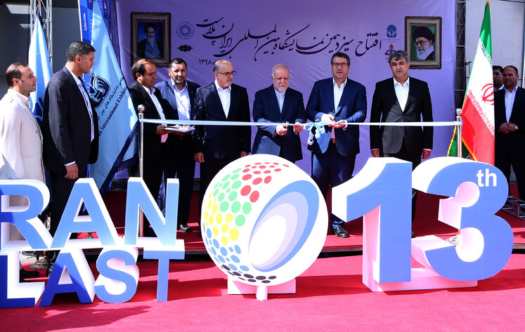 آیین گشایش رسمی سیزدهمین نمایشگاه بین‌المللی ایران‌پلاست توسط بیژن زنگنه، وزیر نفت