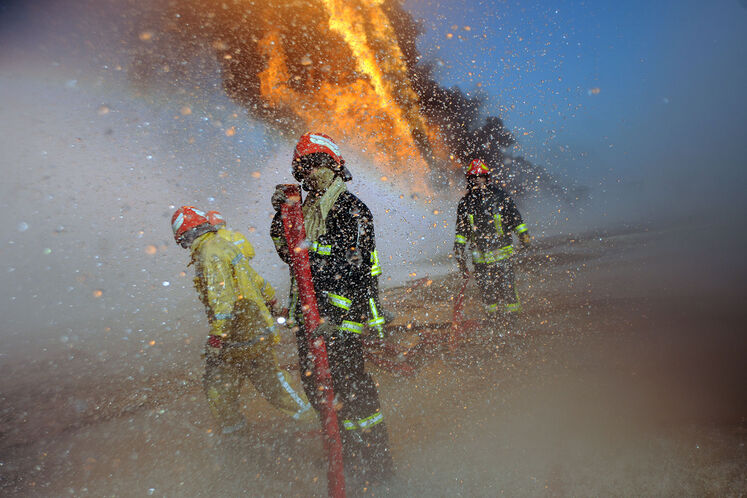 فعالیت آتش نشانان در صنت نفت
