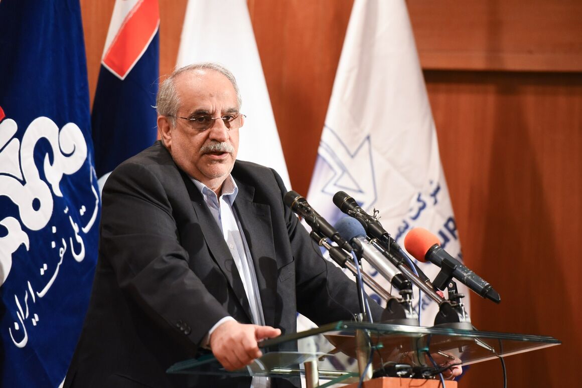 روند امضای قراردادهای نفتی با پیمانکاران ایرانی ادامه مییابد روند امضای قراردادهای نفتی با پیمانکاران ایرانی ادامه مییابد