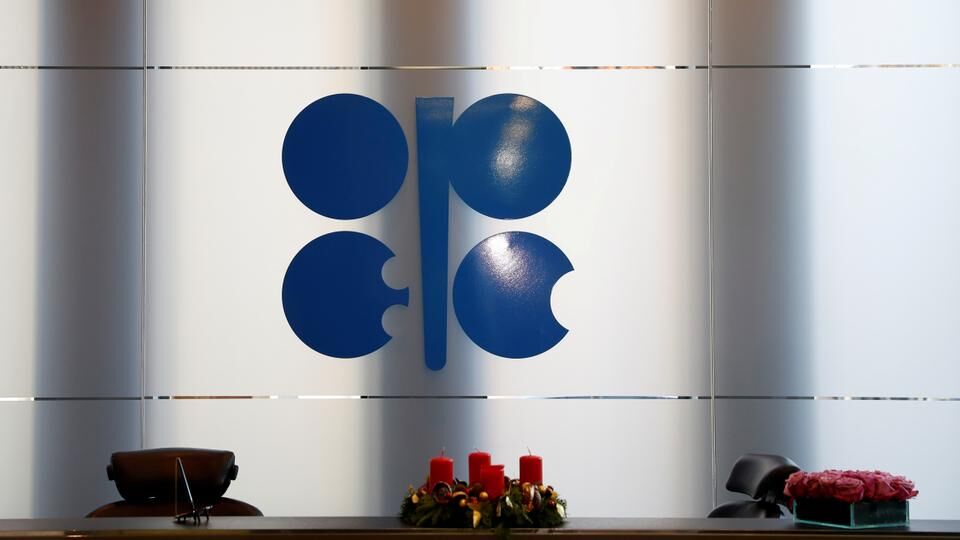 اوپک و متحدانش تشدید کاهش تولید نفت را بررسی می‌کنند