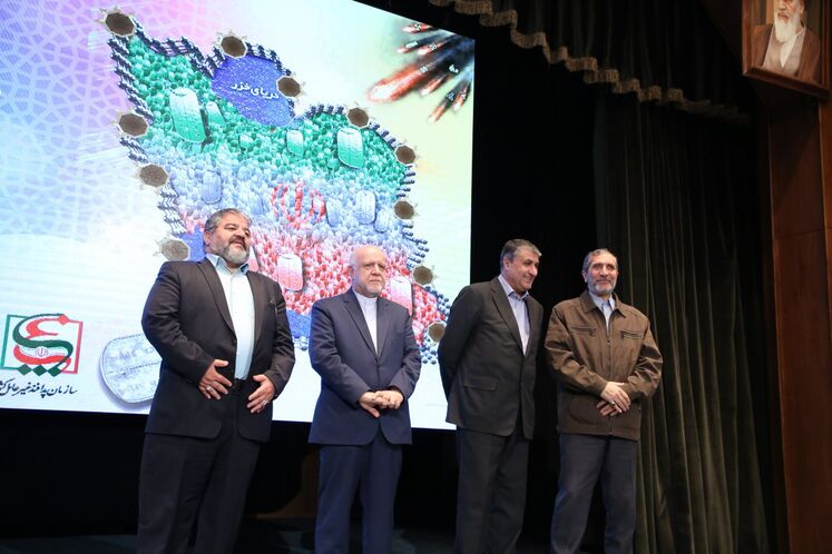 از چپ به راست: سردار غلامرضا جلالی، رئیس سازمان پدافند غیرعامل، بیژن زنگنه، وزیر نفت، محمد اسلامی، وزیر راه و شهرسازی