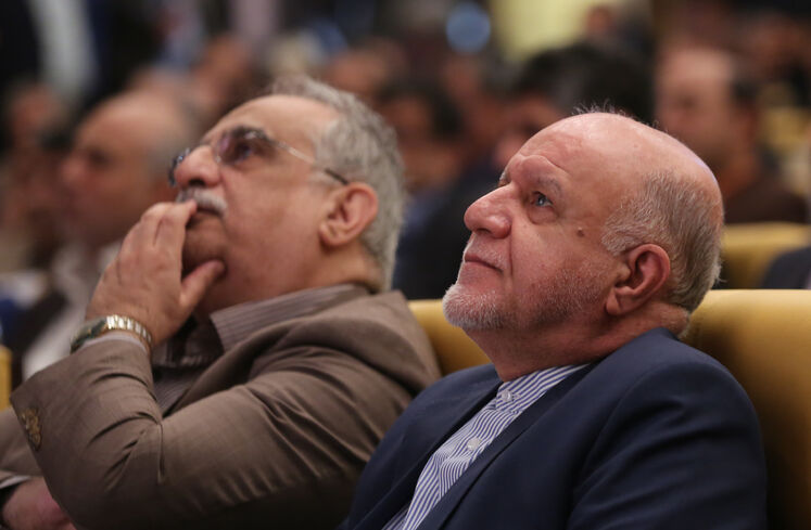 از راست: بیژن زنگنه، وزیر نفت و  مسعود کرباسیان، مدیر عامل شرکت ملی نفت ایران