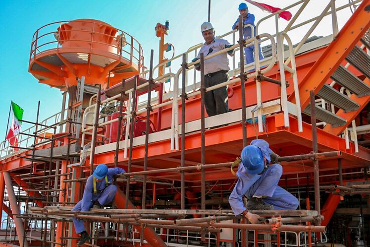 عمليات نصب سومین سکوی گازی طرح توسعه فازهای ۲۲ تا ۲۴ پارس جنوبی