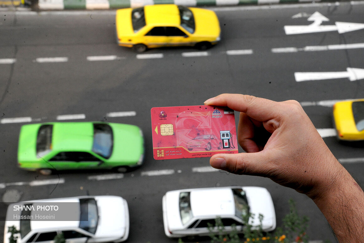 کارت سوخت آزاد اضطراری در همه جایگاه‌ها موجود است/ بهبود نظام توزیع با استفاده از کارت سوخت شخصی