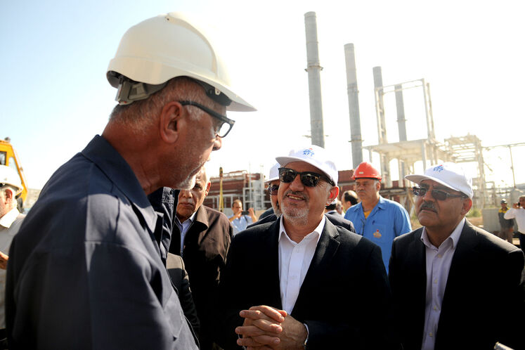 بازدید بهزاد محمدی معاون وزیر نفت در امور پتروشیمی از جزیره خارک