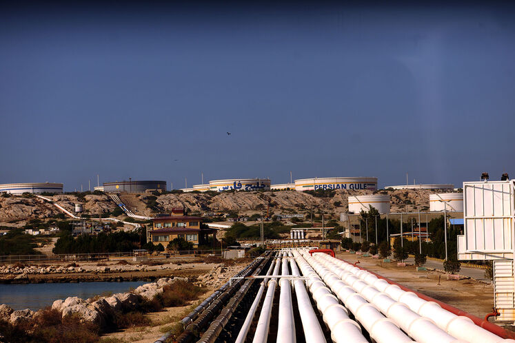 مخازن ذخیره سازی نفت خام در جزیره خارک