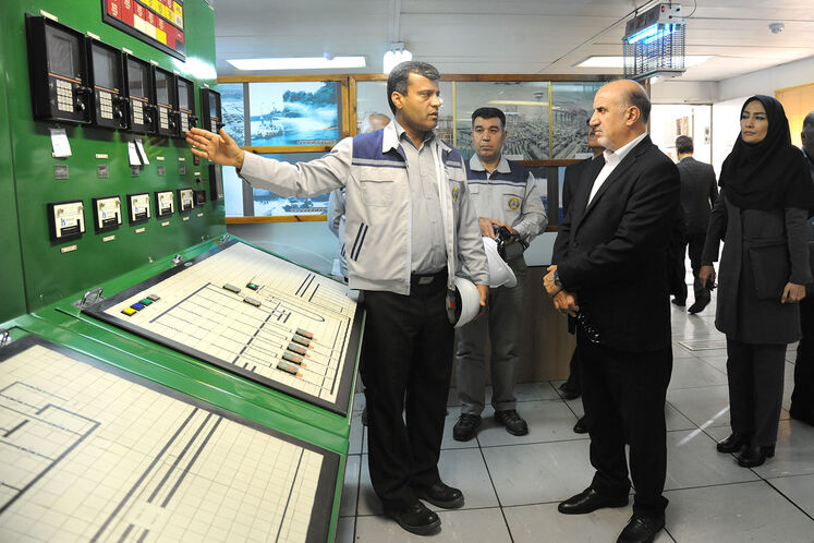 بازدید بهزاد محمدی معاون وزیر نفت در امور پتروشیمی ازاسکله صادراتی تی در جزیره خارک