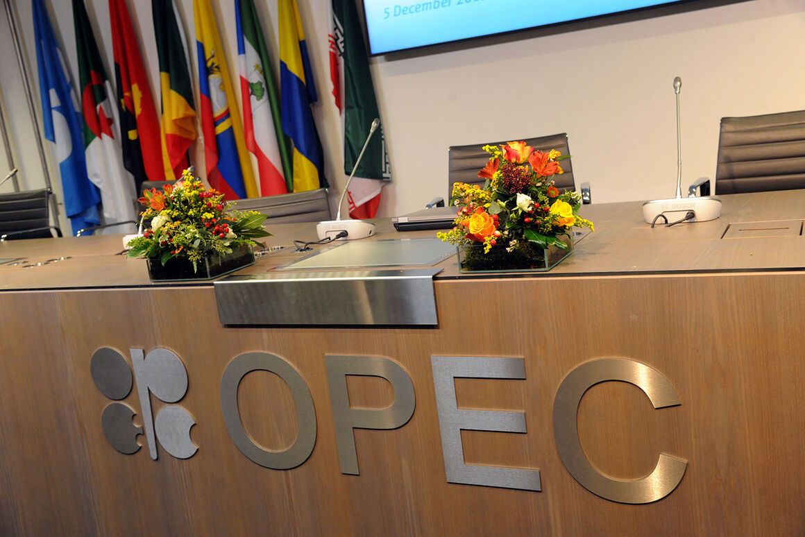 اوپکی‌ها در فوریه روزانه ۲۷ میلیون و ۷۷۲ هزار بشکه نفت تولید کردند