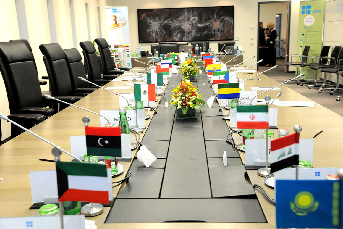 بلاتکلیفی اوپک پلاس برای تعیین رقم کاهش عرضه در ۲۰۲۱ بلاتکلیفی اوپک پلاس برای تعیین رقم کاهش عرضه در ۲۰۲۱