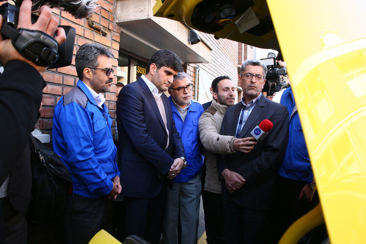 بازدید علیرضا صادق‌آبادی، معاون  وزیر نفت در امور پالایش و پخش از توسعه ناوگان دوگانه سوز در ایران خودرو