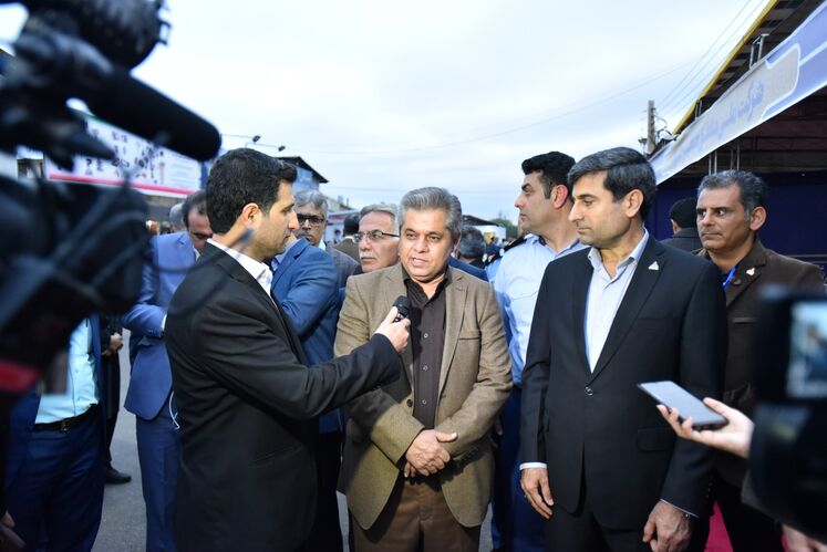 از راست: احمد محمدی، مدیرعامل شرکت ملی مناطق نفت‌خیز جنوب - فرخ علیخانی، معاون شرکت ملی نفت ایران