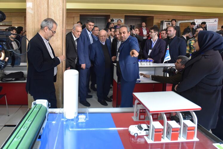 بیژن زنگنه وزیر نفت در افتتاح نمایشگاه عرضه و تقاضای فناوری