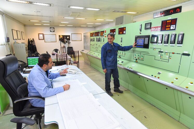 اتاق کنترل مرکز انتقال نفت قطب‌آباد