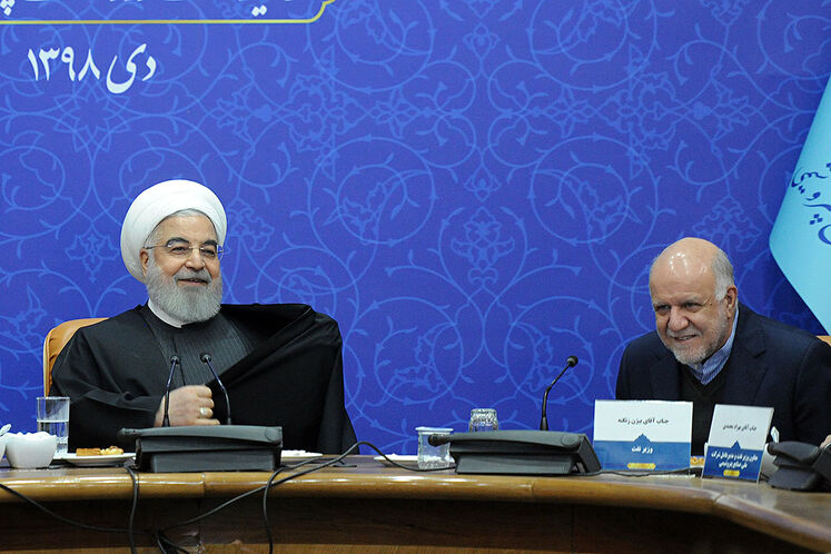از راست: بیژن زنگنه، وزیر نفت و دکتر حسن روحانی، رئیس‌جمهوری
