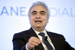 World at ‘beginning of end’ of fossil fuel era, IEA says