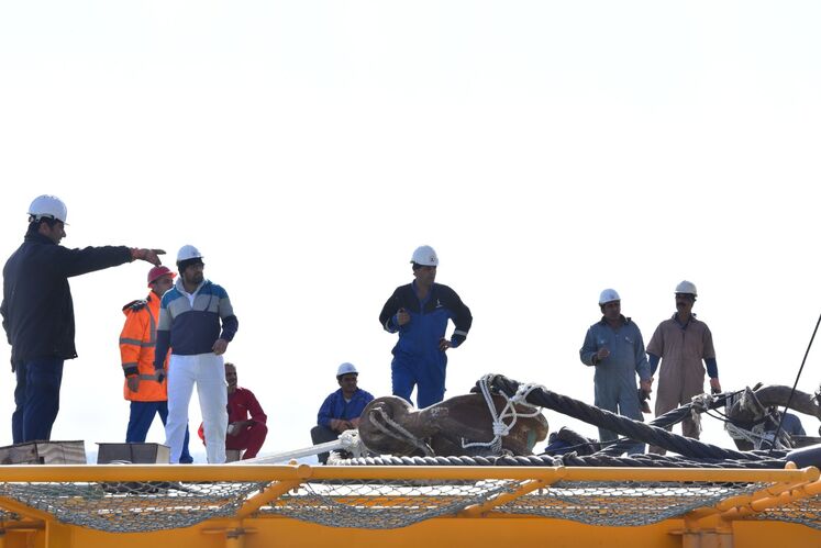عملیات بارگیری سکوی سرچاهی S1 نفتی میدان سلمان