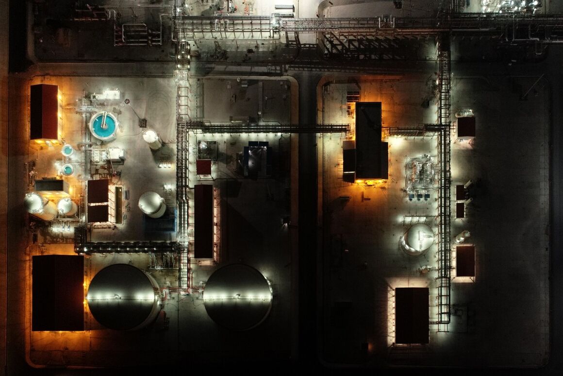 اژدهای خفته بیدار میشود اژدهای خفته بیدار میشود