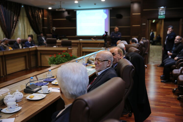 محمدرضا نعمت‌زاده در دیدار و گفت‌وگوی وزیر نفت با مدیران پیشین صنعت نفت