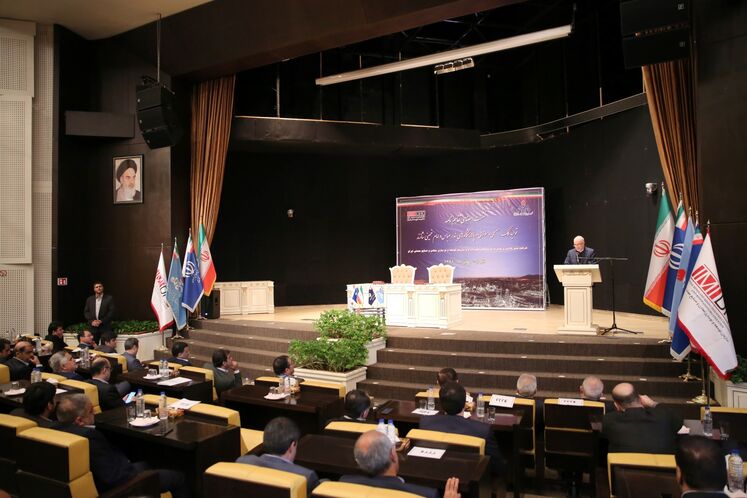 آیین امضای تفاهم‌نامه تولید کک‌ اسفنجی و سوزنی در پالایشگاه‌های بندرعباس و امام خمینی(ره) شازند