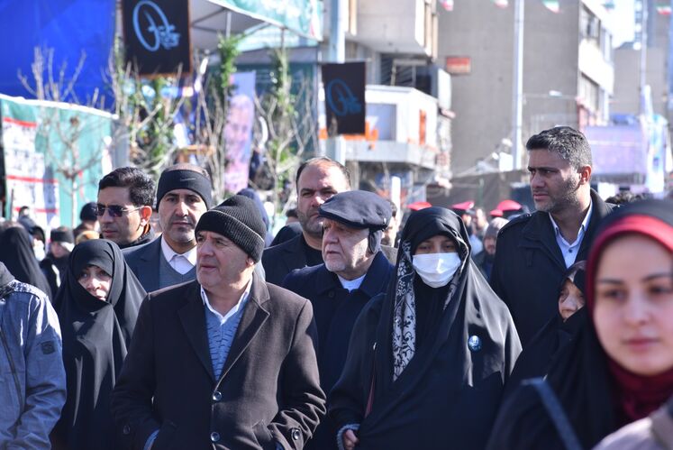 بیژن زنگنه، وزیر نفت در راهپیمایی باشکوه چهلمین و یکمین سالروز پیروزی انقلاب اسلامی