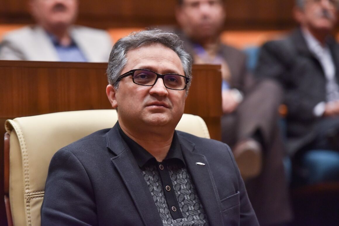 قدردانی وزیر نفت از مدیرکل پیشین دفتر وزارتی قدردانی وزیر نفت از مدیرکل پیشین دفتر وزارتی