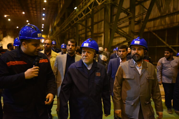 بازدید بیژن زنگنه، وزیر نفت از خط تولید کارخانه فولاد اکسین خوزستان در اهواز