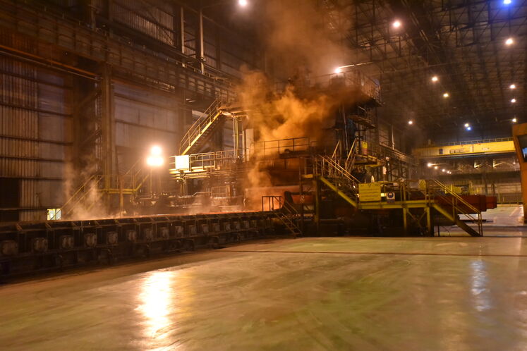 خط تولید کارخانه فولاد اکسین خوزستان در اهواز