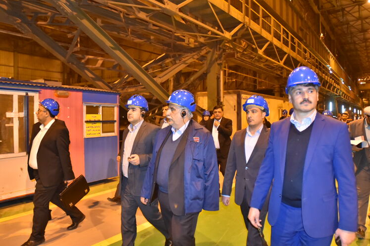 بازدید بیژن زنگنه، وزیر نفت و هئیت همراه از خط تولید کارخانه فولاد اکسین خوزستان در اهواز