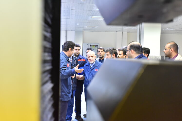 بازدید بیژن زنگنه، وزیر نفت از خط تولید کارخانه فولاد اکسین خوزستان در اهواز