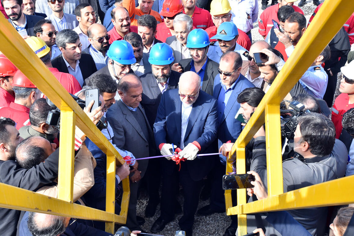Iran-Made Fath 72 Drilling Rig Unveiled