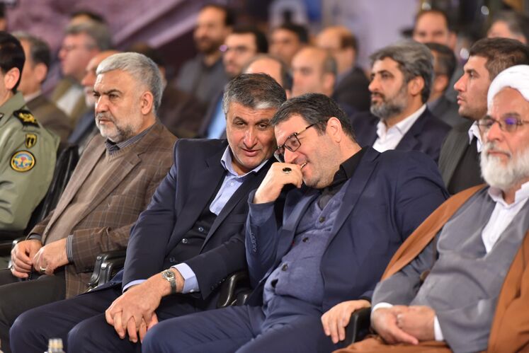 از راست به چپ: رضا رحمانی، وزیر صنعت، معدن و تجارت (صمت)- محمد اسلامی، وزیر راه وشهرسازی