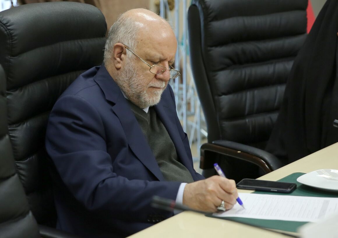 قدردانی وزیر نفت از خدمات حجتالاسلام شهیدی در بنیاد شهید قدردانی وزیر نفت از خدمات حجتالاسلام شهیدی در بنیاد شهید