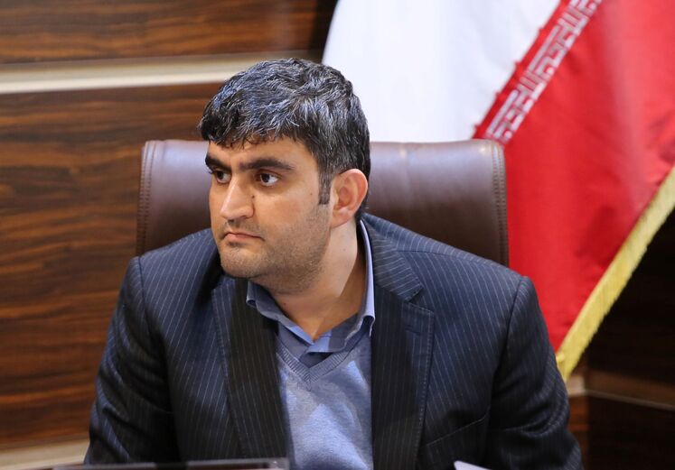  علیرضا صادق‌آبادی، مدیرعامل شرکت ملی پالایش و پخش فرآورده‌های نفتی ایران