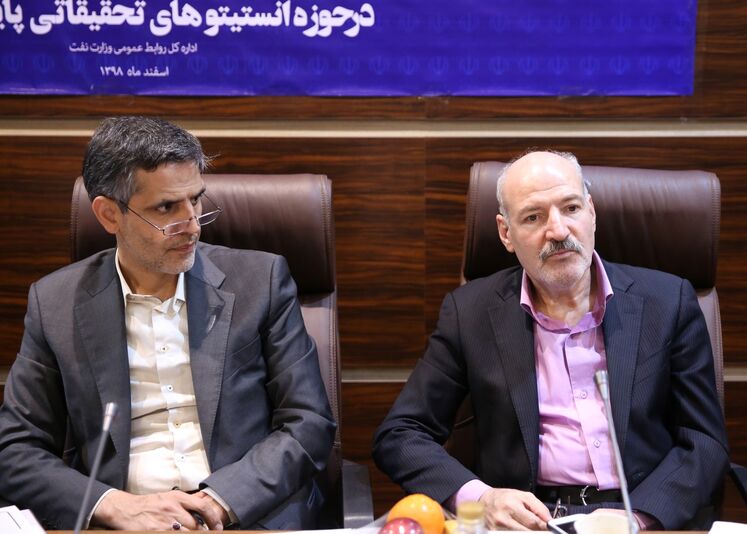 از راست: حسن منتظر تربتی، مدیر عامل شرکت ملی گاز ایران و سعید محمدزاده، معاون وزیر نفت در امور مهندسی، پژوهش و فناوری