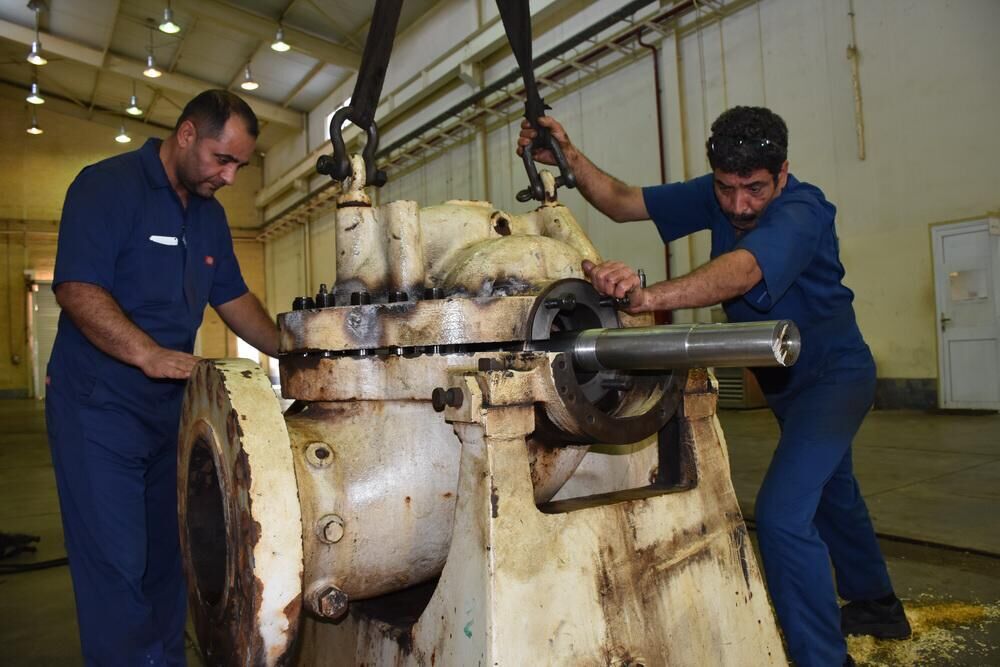 IOOC Experts Repair Oil Pump at Forouzan Offshore Platform